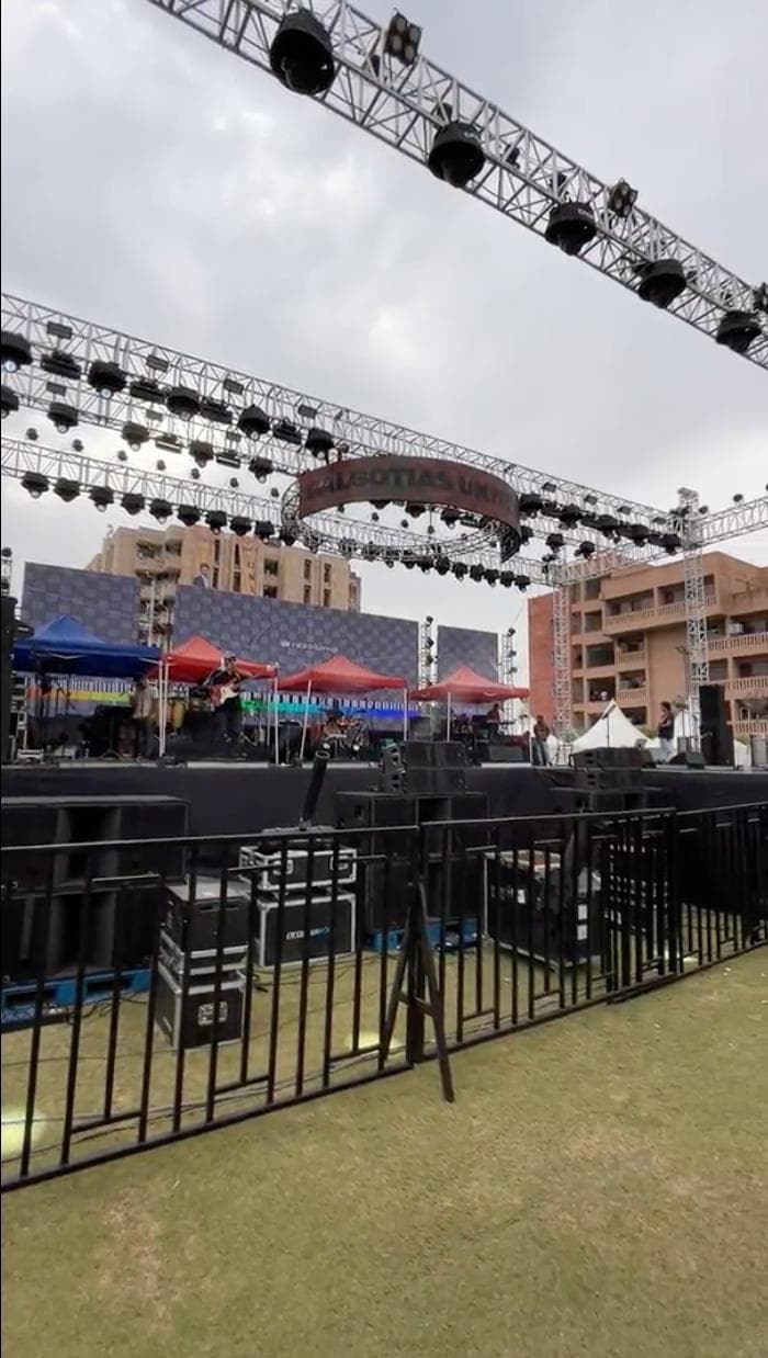 Stage truss going up